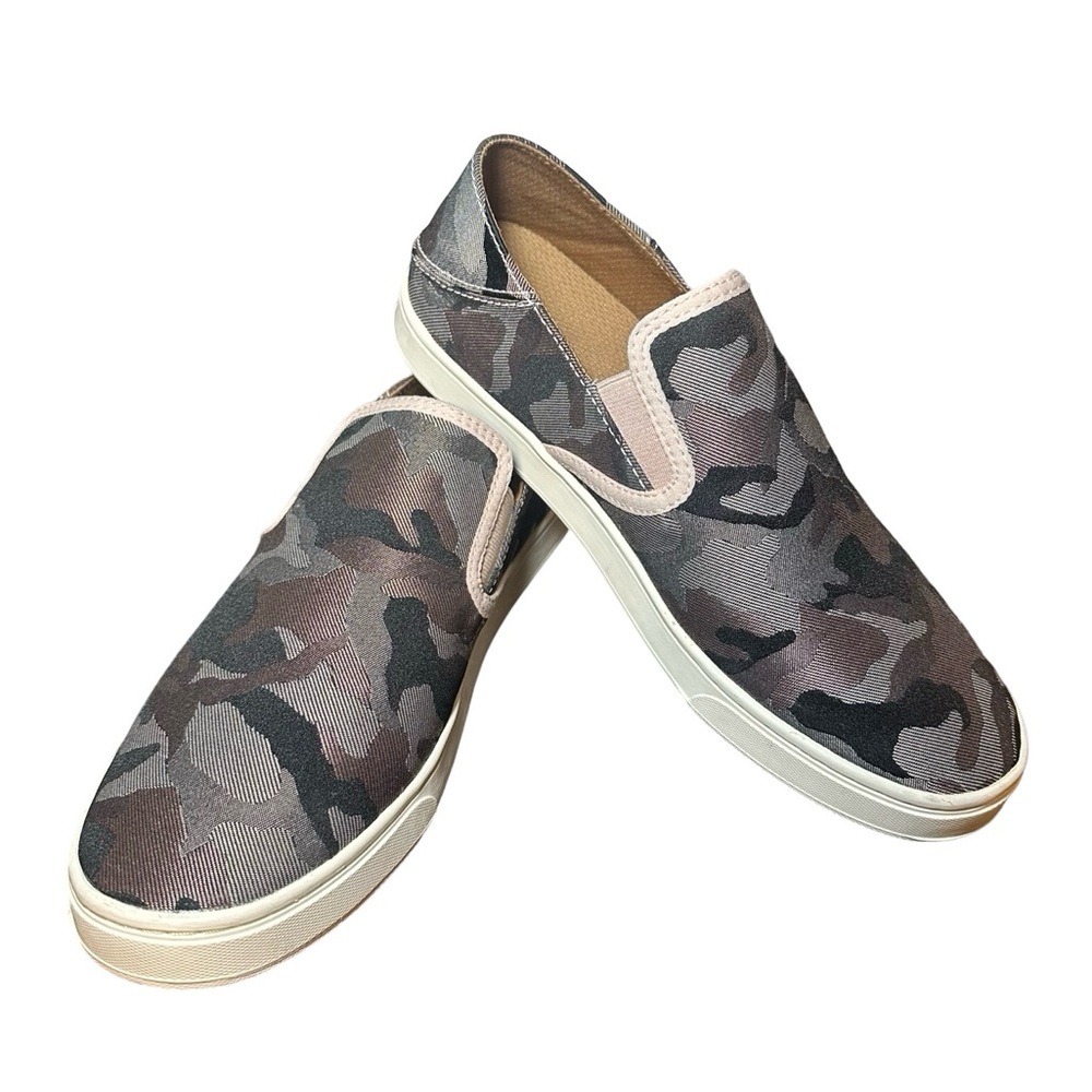 Olukai Pehuea Pa’i canvas slip ons size 8
